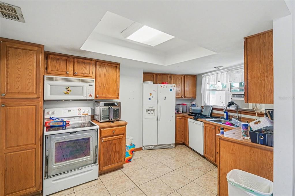 Active With Contract: $195,000 (3 beds, 2 baths, 1103 Square Feet)