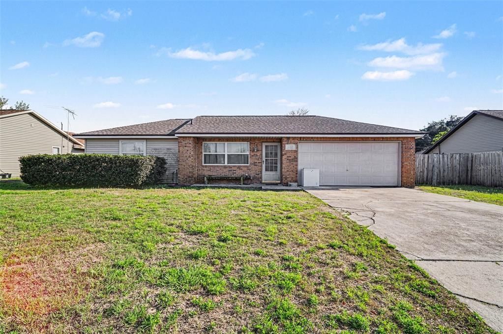 Active With Contract: $195,000 (3 beds, 2 baths, 1103 Square Feet)