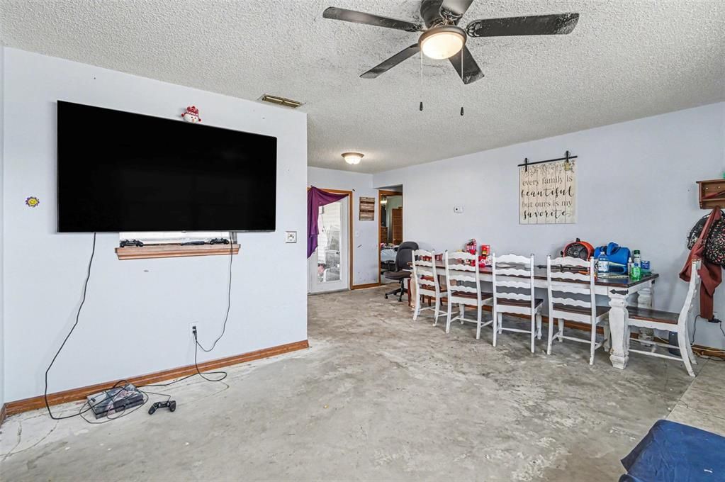 Active With Contract: $195,000 (3 beds, 2 baths, 1103 Square Feet)
