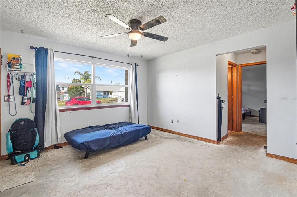 Active With Contract: $195,000 (3 beds, 2 baths, 1103 Square Feet)