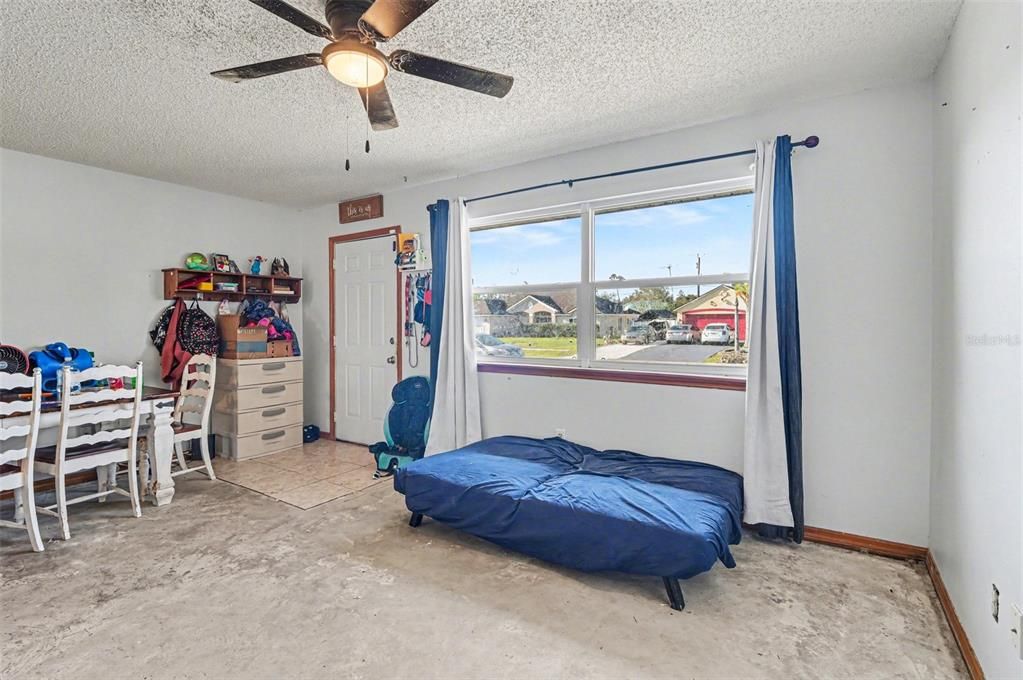 Active With Contract: $195,000 (3 beds, 2 baths, 1103 Square Feet)