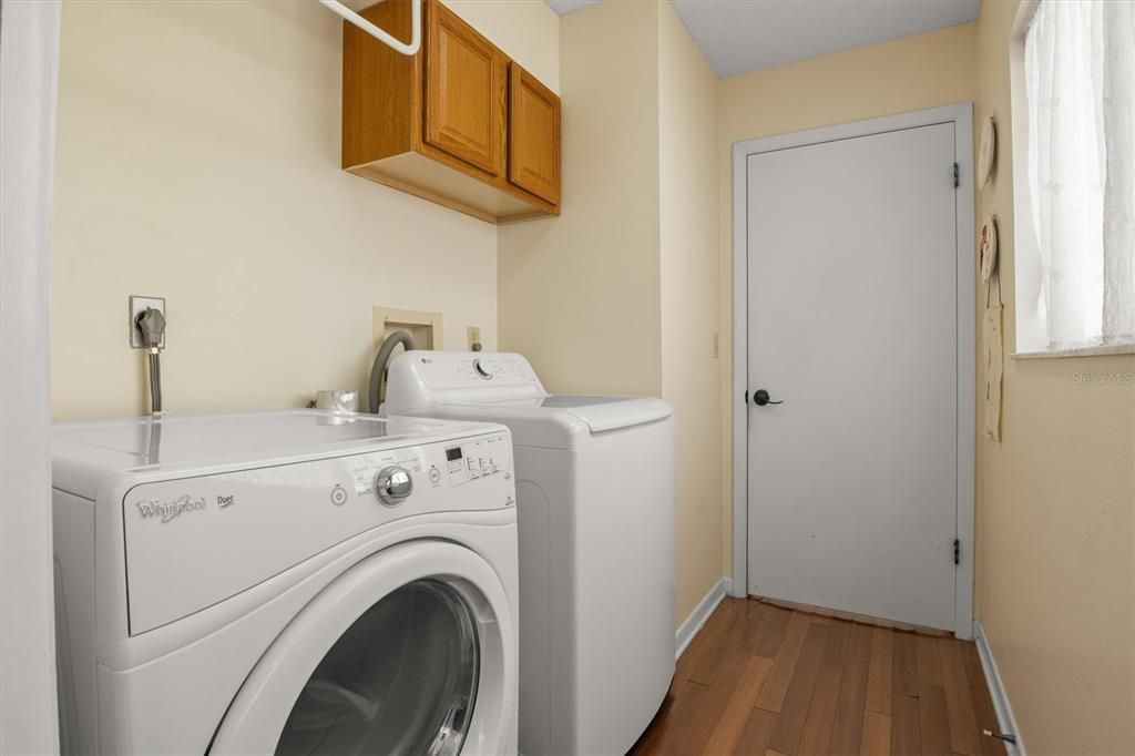 For Sale: $215,000 (3 beds, 3 baths, 1819 Square Feet)