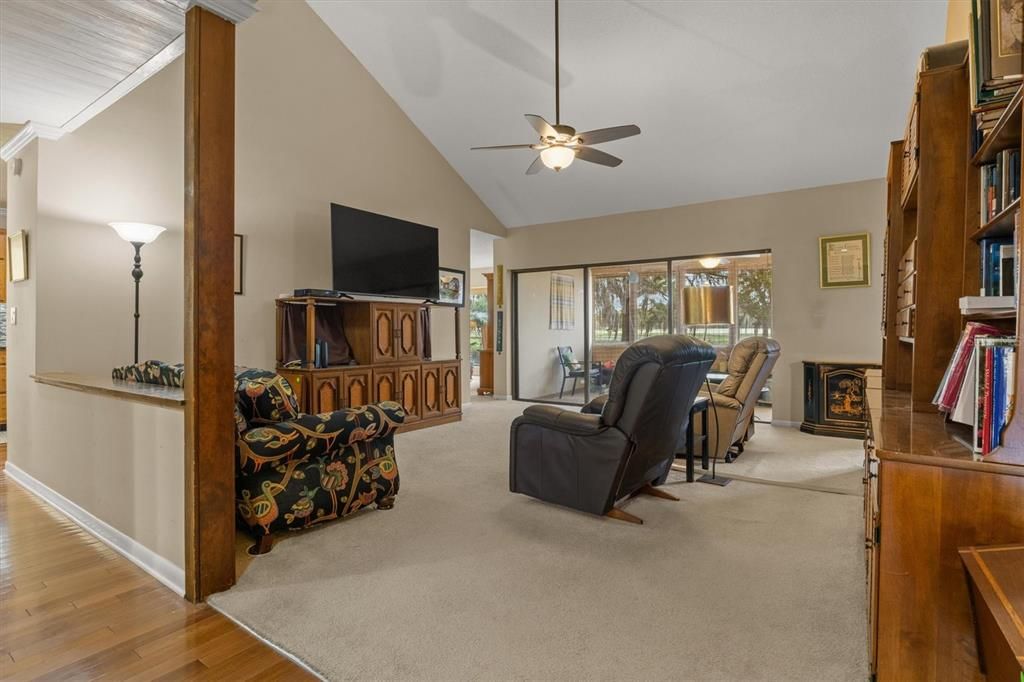 For Sale: $215,000 (3 beds, 3 baths, 1819 Square Feet)