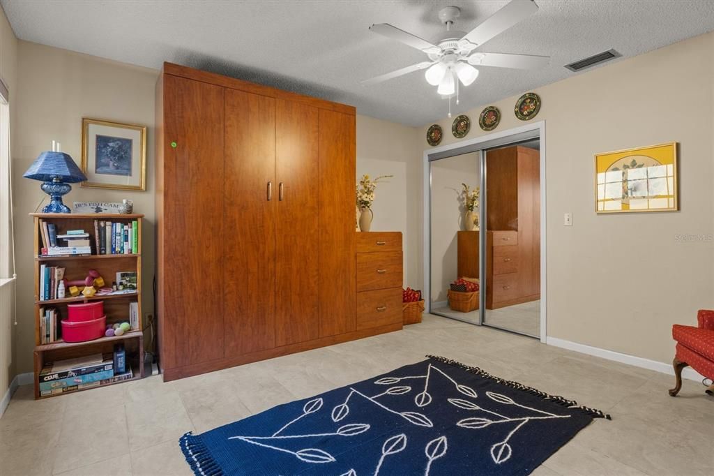 For Sale: $215,000 (3 beds, 3 baths, 1819 Square Feet)