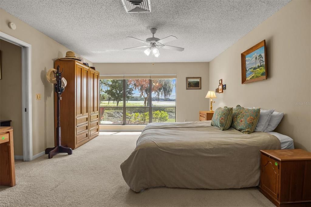 For Sale: $215,000 (3 beds, 3 baths, 1819 Square Feet)