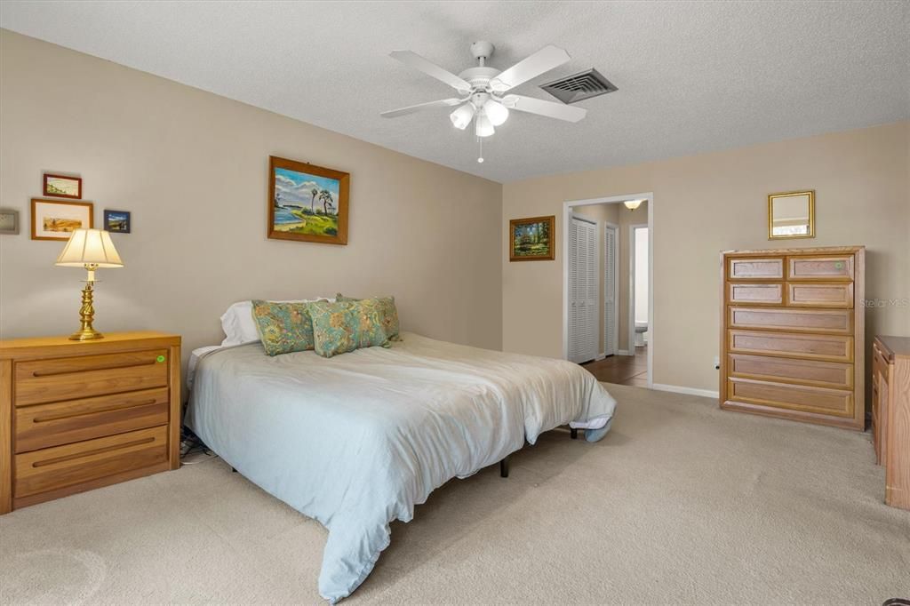 For Sale: $215,000 (3 beds, 3 baths, 1819 Square Feet)