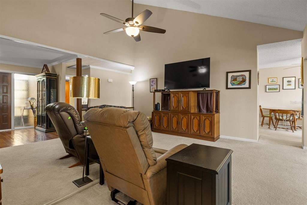 For Sale: $215,000 (3 beds, 3 baths, 1819 Square Feet)