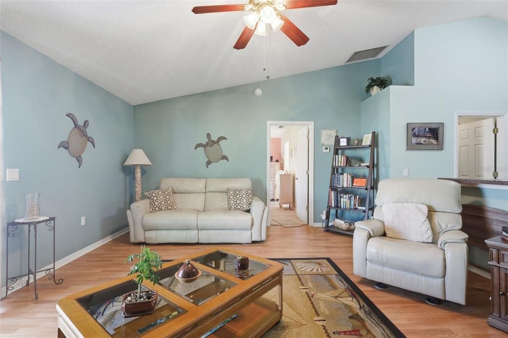 Activo con contrato: $335,900 (3 camas, 2 baños, 1655 Pies cuadrados)