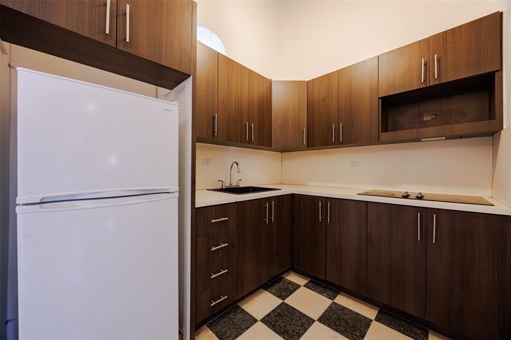 На продажу: $490,000 (1 спален, 1 ванн, 736 Квадратных фут)