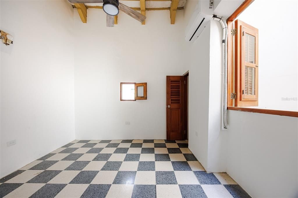 На продажу: $490,000 (1 спален, 1 ванн, 736 Квадратных фут)