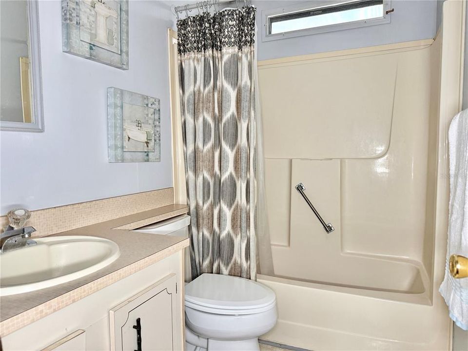 Active With Contract: $125,000 (2 beds, 2 baths, 936 Square Feet)