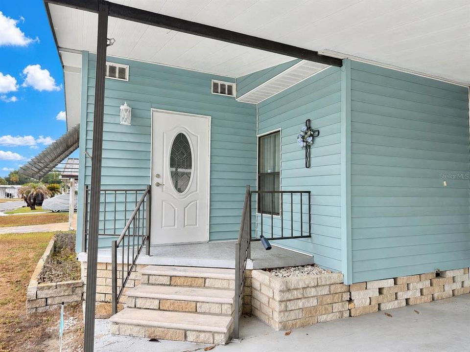 Active With Contract: $125,000 (2 beds, 2 baths, 936 Square Feet)
