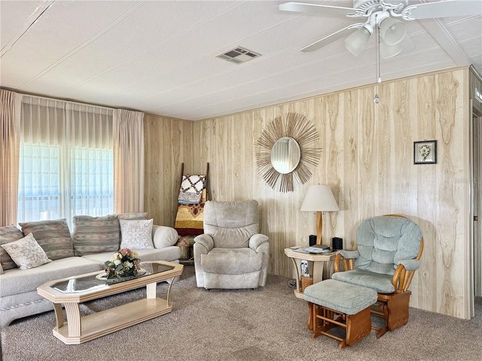 Active With Contract: $125,000 (2 beds, 2 baths, 936 Square Feet)