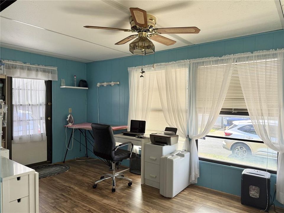 Active With Contract: $125,000 (2 beds, 2 baths, 936 Square Feet)