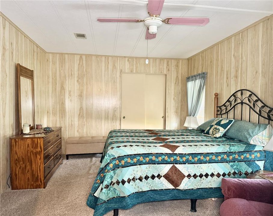 Active With Contract: $125,000 (2 beds, 2 baths, 936 Square Feet)