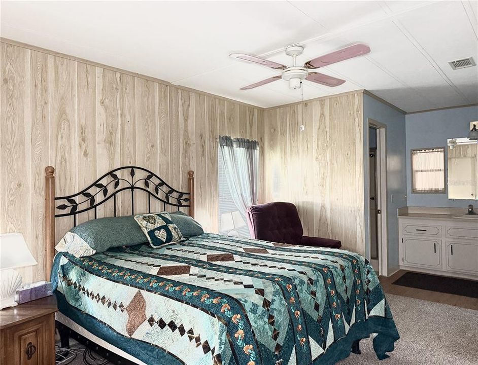 Active With Contract: $125,000 (2 beds, 2 baths, 936 Square Feet)