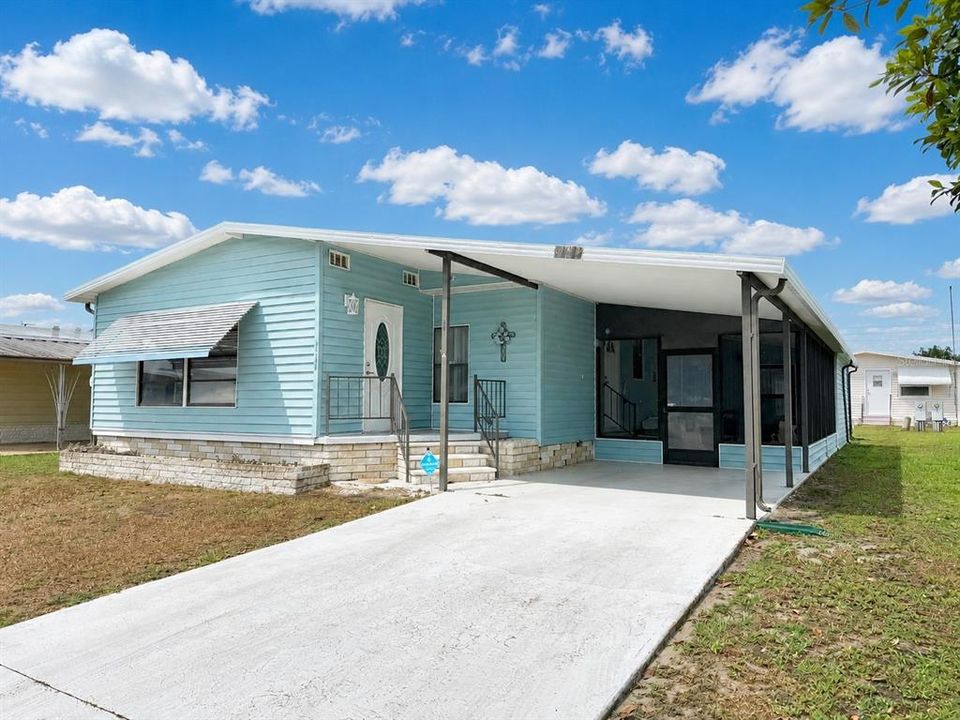Active With Contract: $125,000 (2 beds, 2 baths, 936 Square Feet)