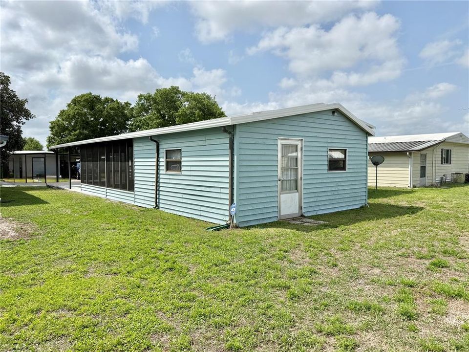 Active With Contract: $125,000 (2 beds, 2 baths, 936 Square Feet)