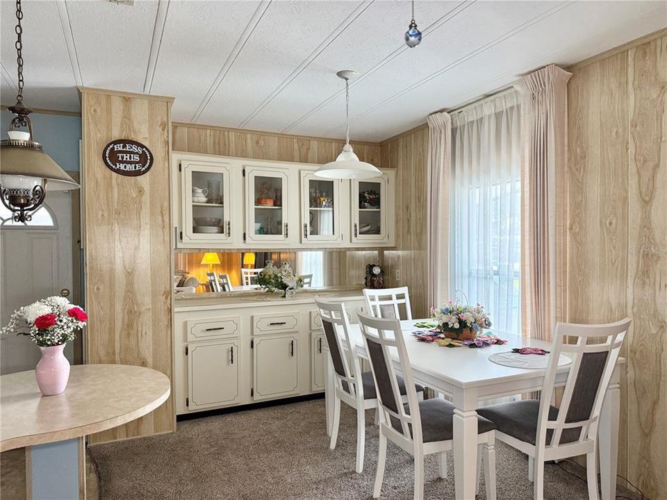Active With Contract: $125,000 (2 beds, 2 baths, 936 Square Feet)
