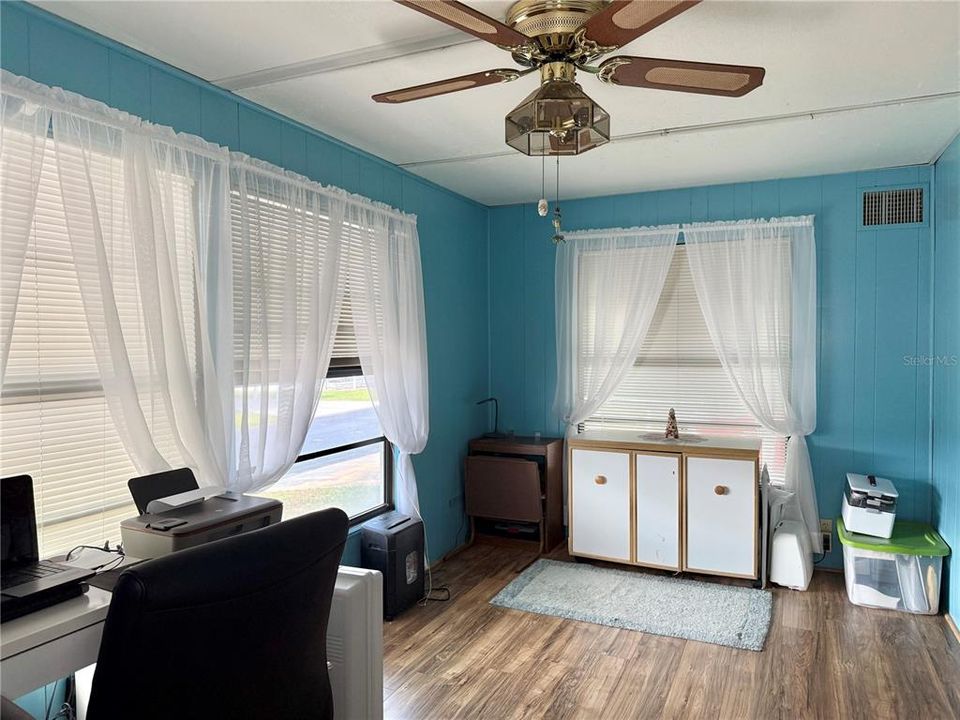 Active With Contract: $125,000 (2 beds, 2 baths, 936 Square Feet)