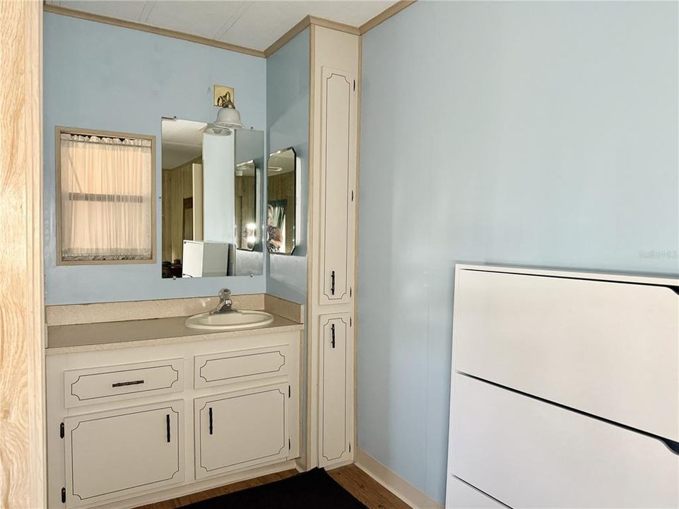 Active With Contract: $125,000 (2 beds, 2 baths, 936 Square Feet)