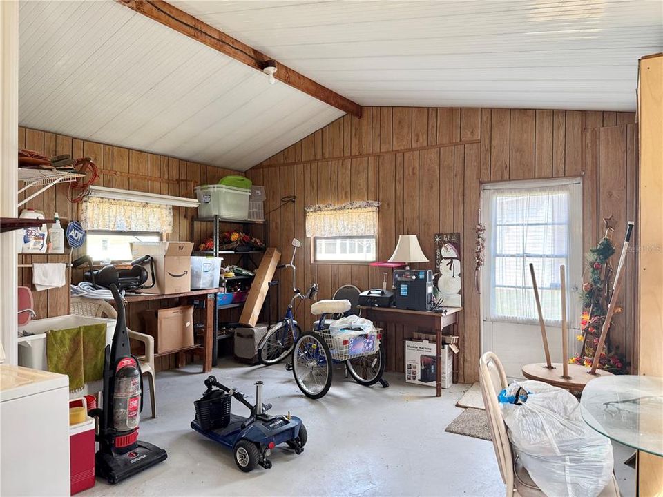 Active With Contract: $125,000 (2 beds, 2 baths, 936 Square Feet)