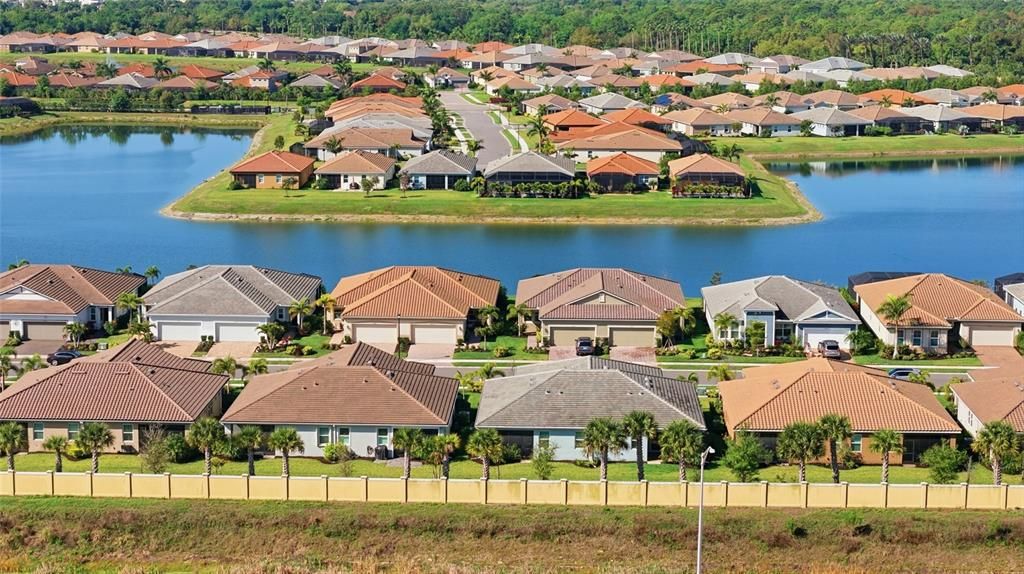 合同活跃: $325,000 (2 贝兹, 2 浴室, 1432 平方英尺)