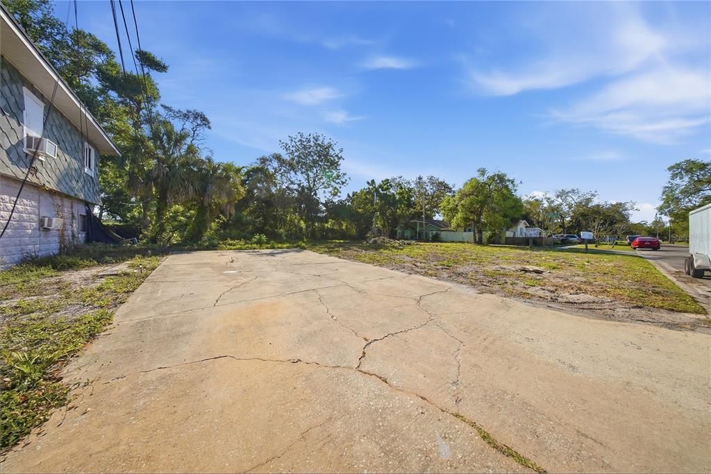 待售: $275,000 (0.19 acres)