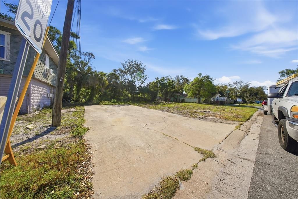 待售: $275,000 (0.19 acres)