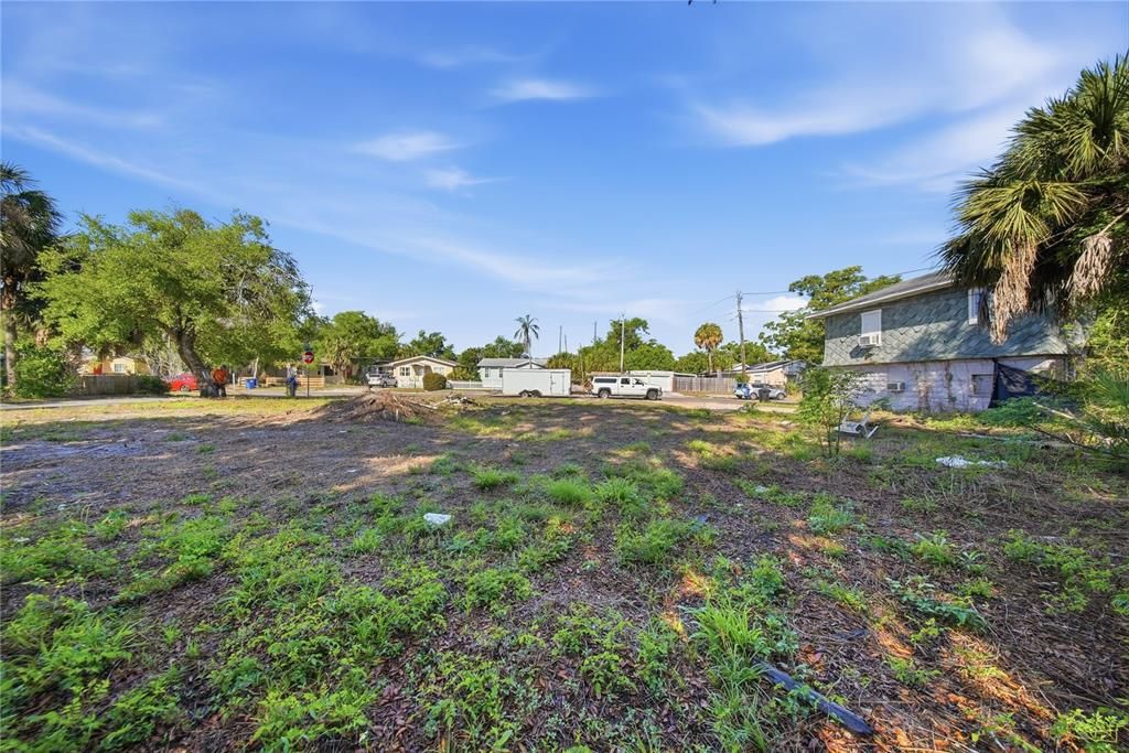 待售: $275,000 (0.19 acres)