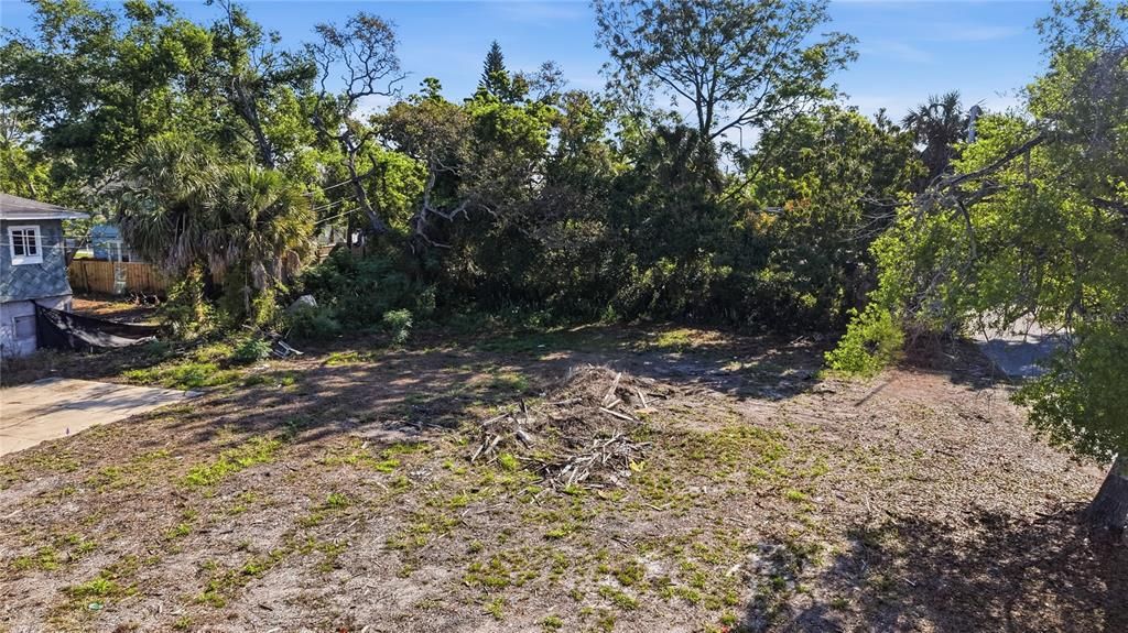 待售: $275,000 (0.19 acres)