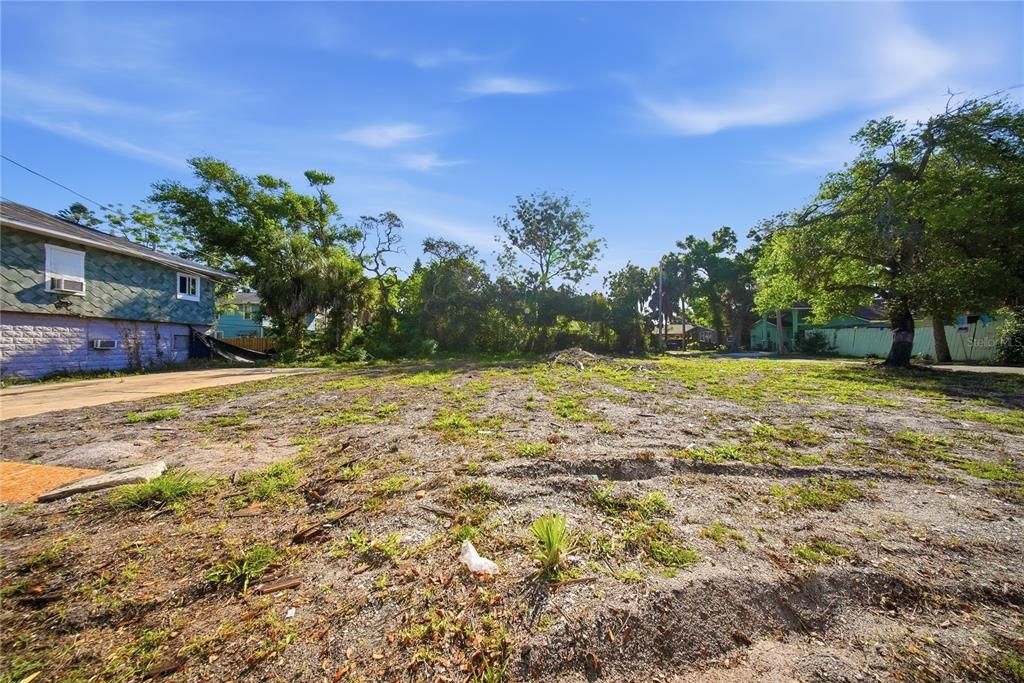 待售: $275,000 (0.19 acres)