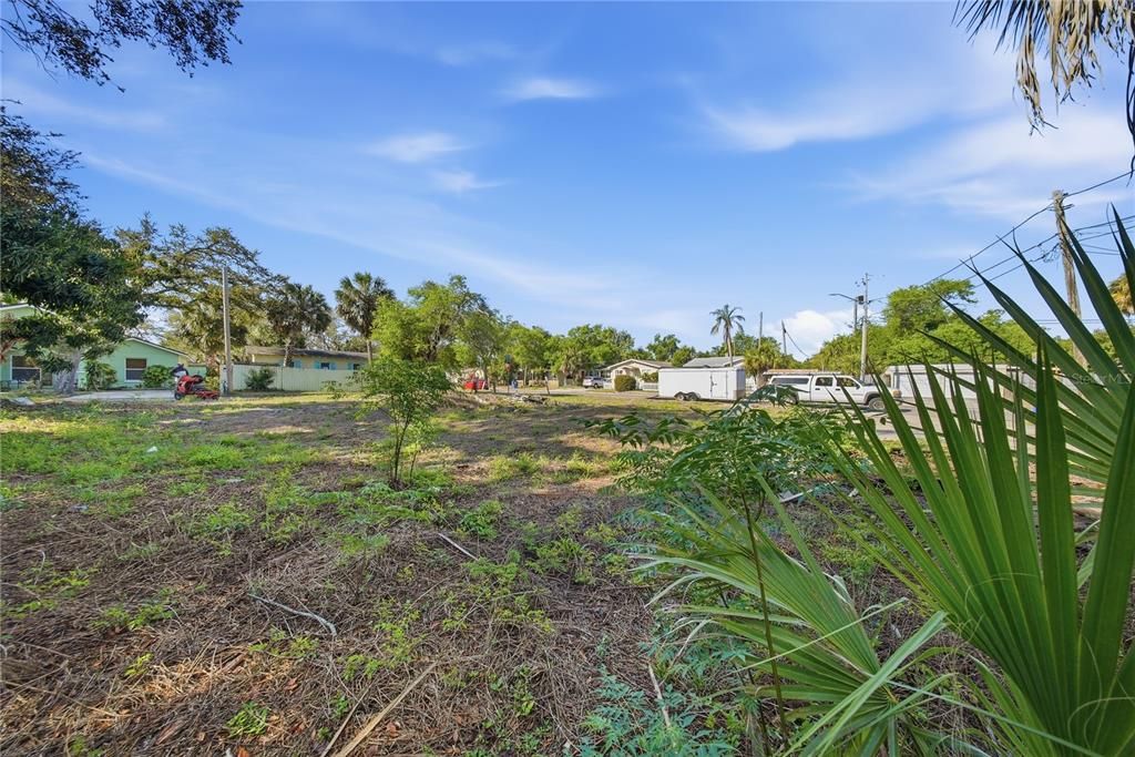 待售: $275,000 (0.19 acres)