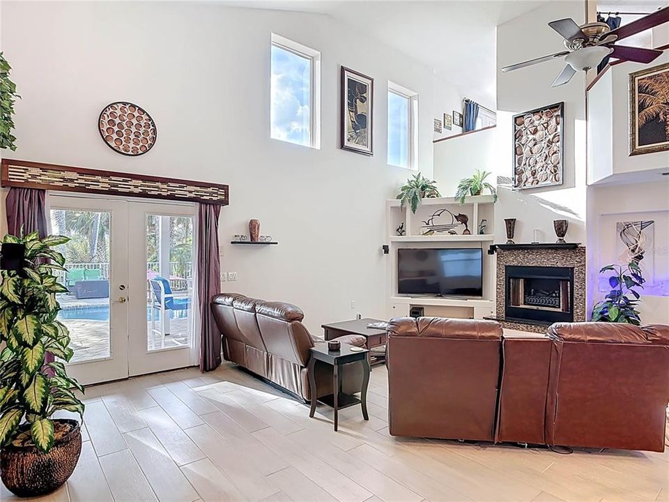 For Sale: $1,489,000 (3 beds, 2 baths, 2376 Square Feet)