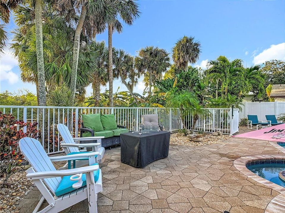 For Sale: $1,489,000 (3 beds, 2 baths, 2376 Square Feet)
