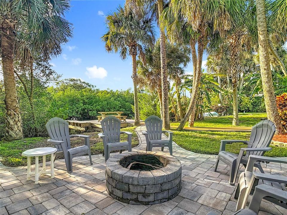 For Sale: $1,489,000 (3 beds, 2 baths, 2376 Square Feet)