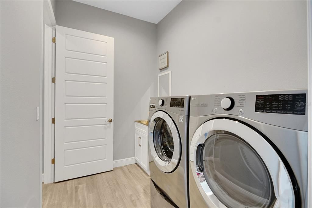 Active With Contract: $925,000 (3 beds, 2 baths, 2744 Square Feet)