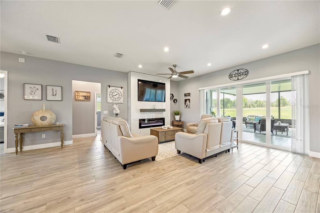 Active With Contract: $925,000 (3 beds, 2 baths, 2744 Square Feet)