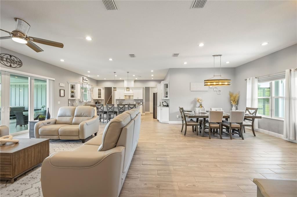 Active With Contract: $925,000 (3 beds, 2 baths, 2744 Square Feet)
