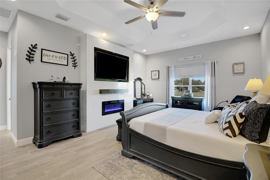 Active With Contract: $925,000 (3 beds, 2 baths, 2744 Square Feet)