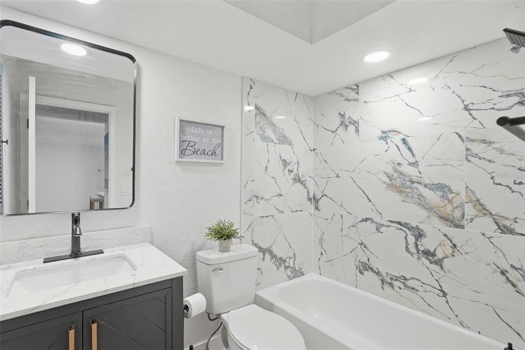 En Venta: $269,900 (2 camas, 2 baños, 1011 Pies cuadrados)