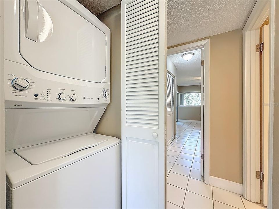 For Sale: $109,000 (1 beds, 1 baths, 890 Square Feet)