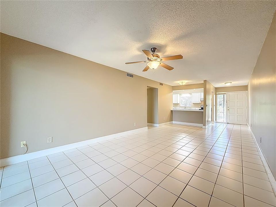 For Sale: $109,000 (1 beds, 1 baths, 890 Square Feet)