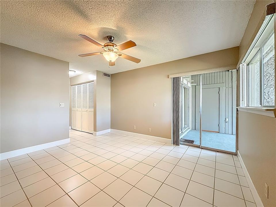 For Sale: $109,000 (1 beds, 1 baths, 890 Square Feet)