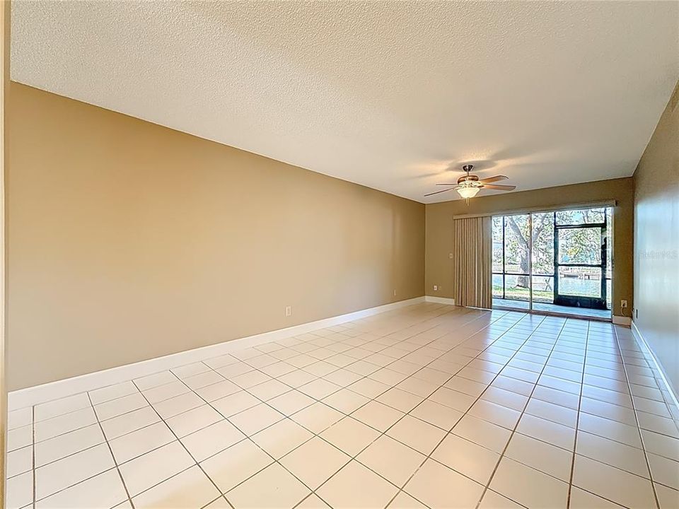 For Sale: $109,000 (1 beds, 1 baths, 890 Square Feet)