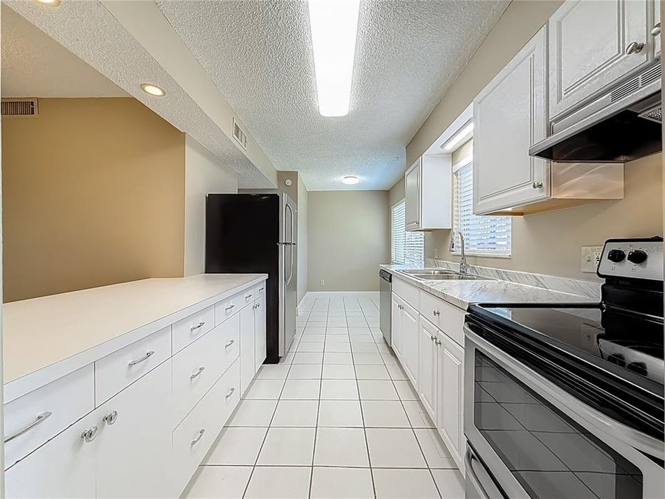 For Sale: $109,000 (1 beds, 1 baths, 890 Square Feet)