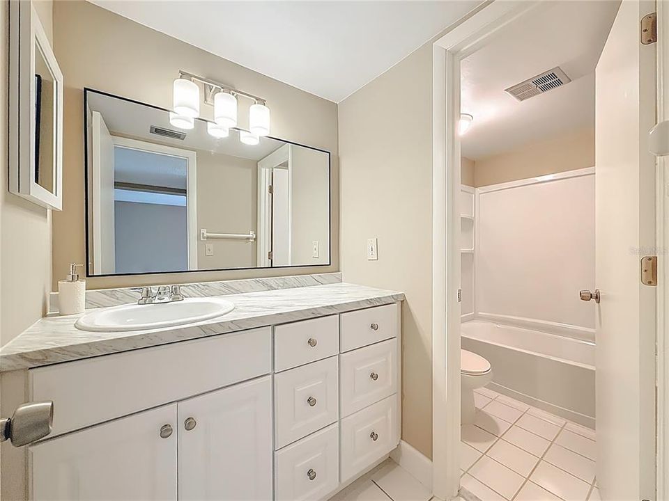 For Sale: $109,000 (1 beds, 1 baths, 890 Square Feet)