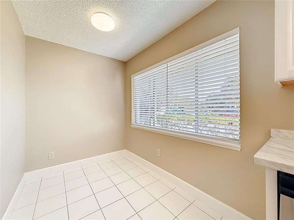 For Sale: $109,000 (1 beds, 1 baths, 890 Square Feet)