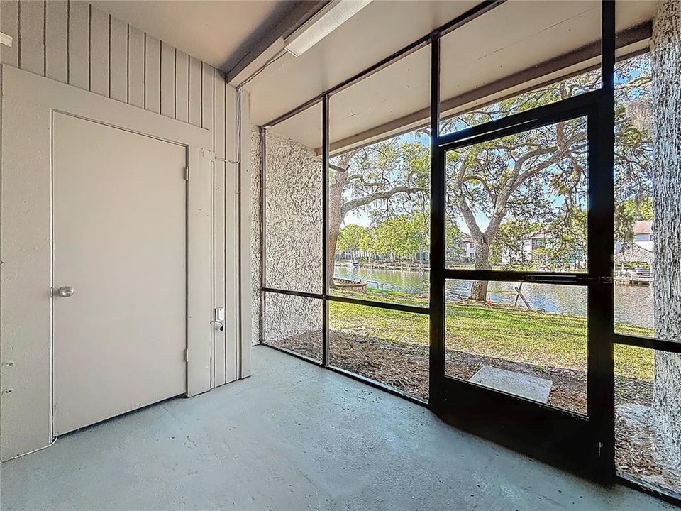 For Sale: $109,000 (1 beds, 1 baths, 890 Square Feet)