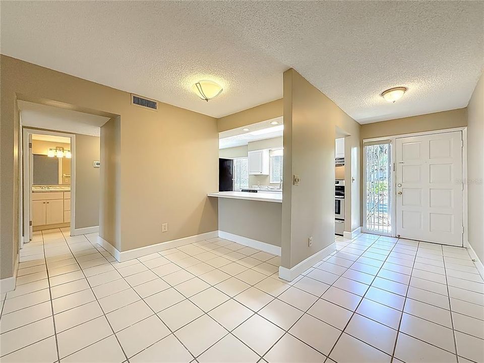 For Sale: $109,000 (1 beds, 1 baths, 890 Square Feet)